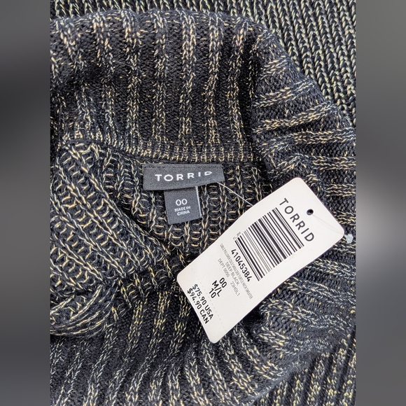 🆕 Torrid Lurex Cold Shoulder Turtle Neck Sweater (Torrid 00 & 5) - Picture 3 of 16